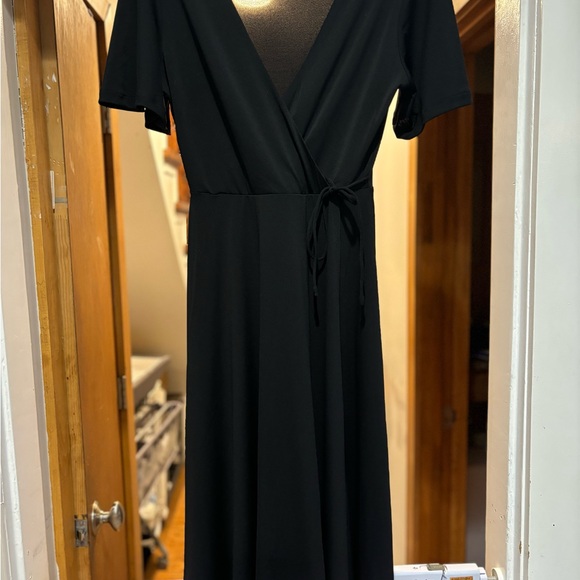Stunning EUC H&M wrap dress with tie front - Picture 7 of 7